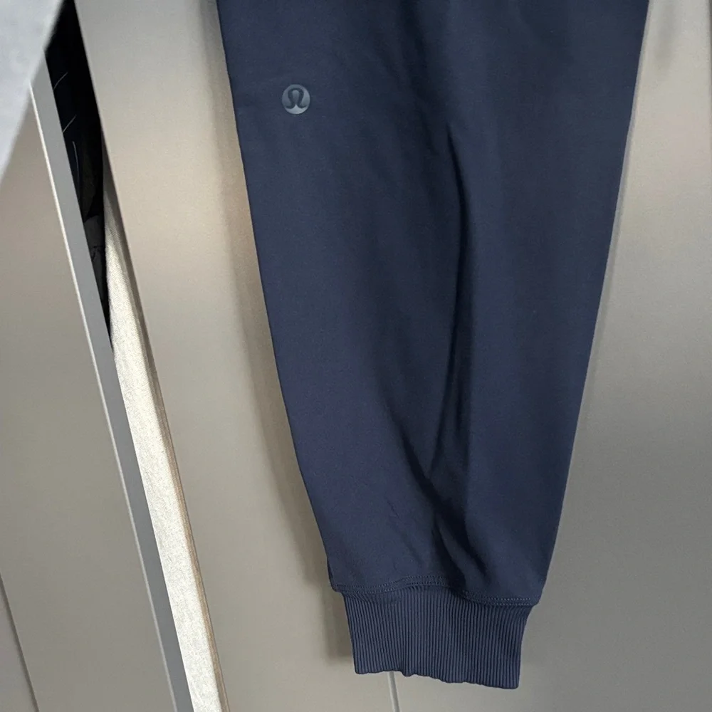 lululemon athletica joggers - Picture 4 of 4